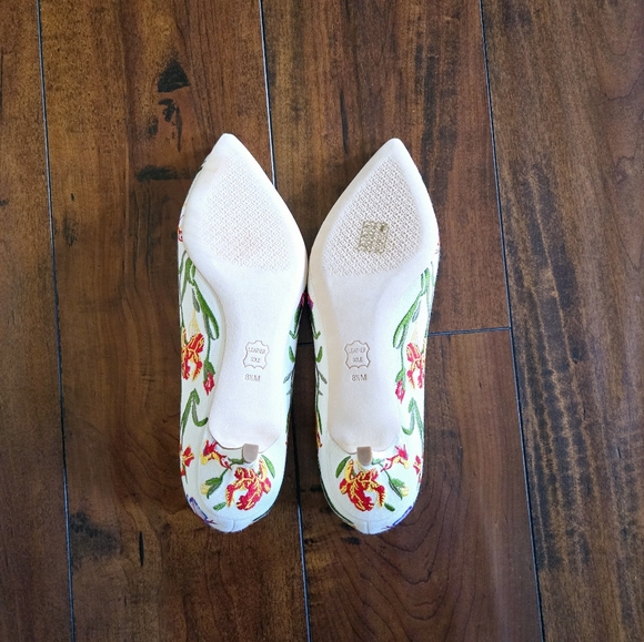 Tory Burch Elizabeth Painted Iris Embroidered Canvas Kitten Heel Pumps Size 8.5M - Picture 12 of 16